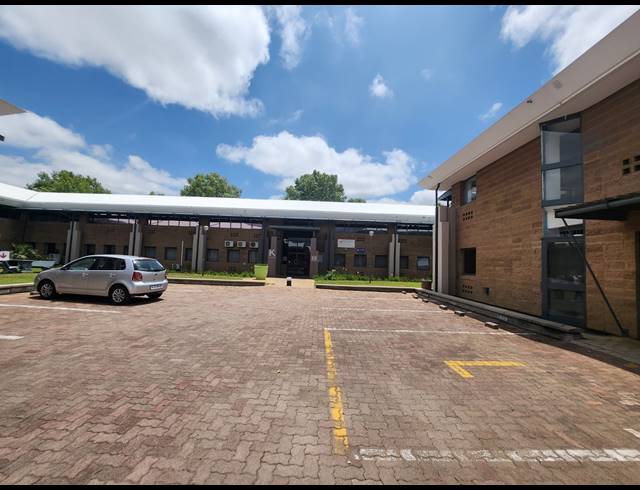 1,840M² OFFICE TO LET IN RANDJESPARK